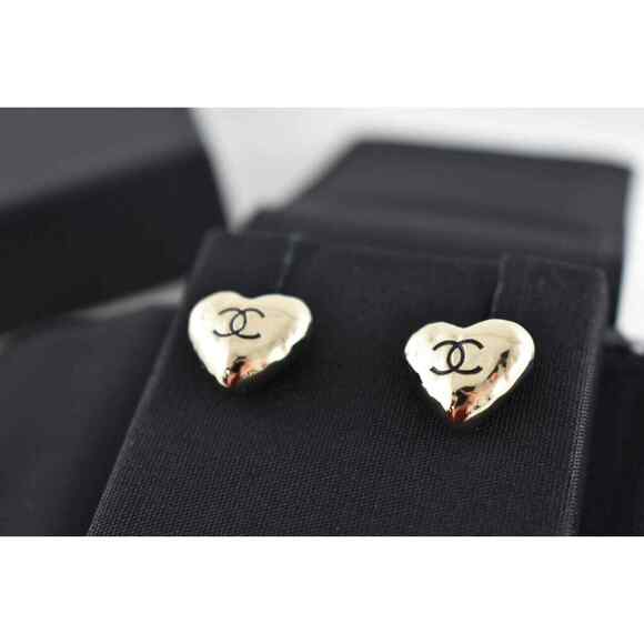 Chanel 22C Heart Shape Gold Black CC Interlocking Logo Statement Stud Earrings - Picture 8 of 12